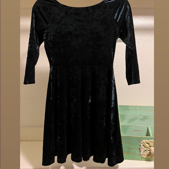 black long sleeve skater dress forever 21 Forever 21 Size M Black Velvet Velour Skater Mini Dress Fit Flare Long Sleeve V
